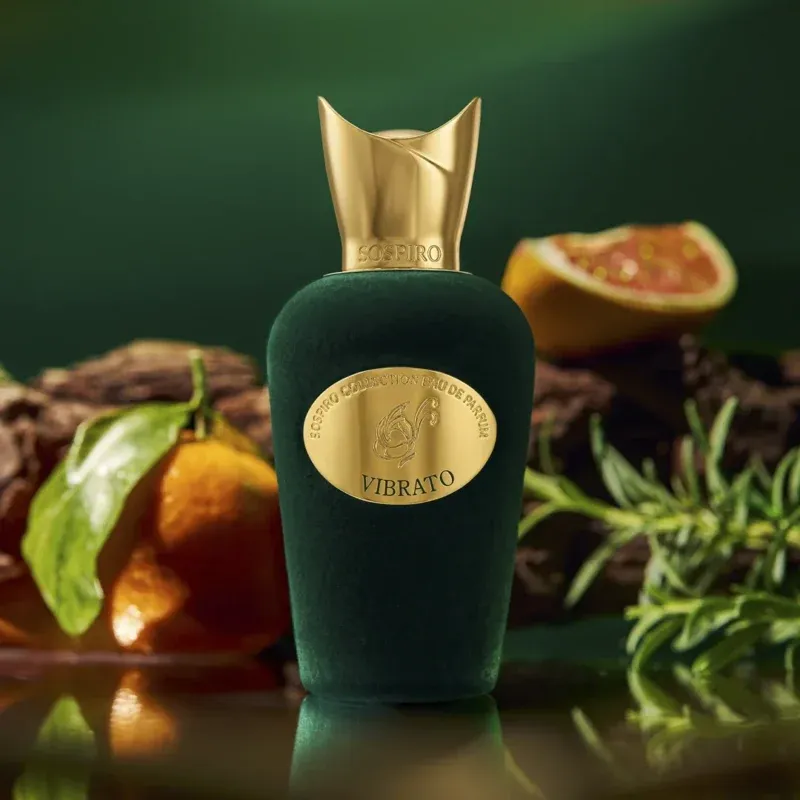 Perfume Sospiro Vibrato em composição verde e dourada